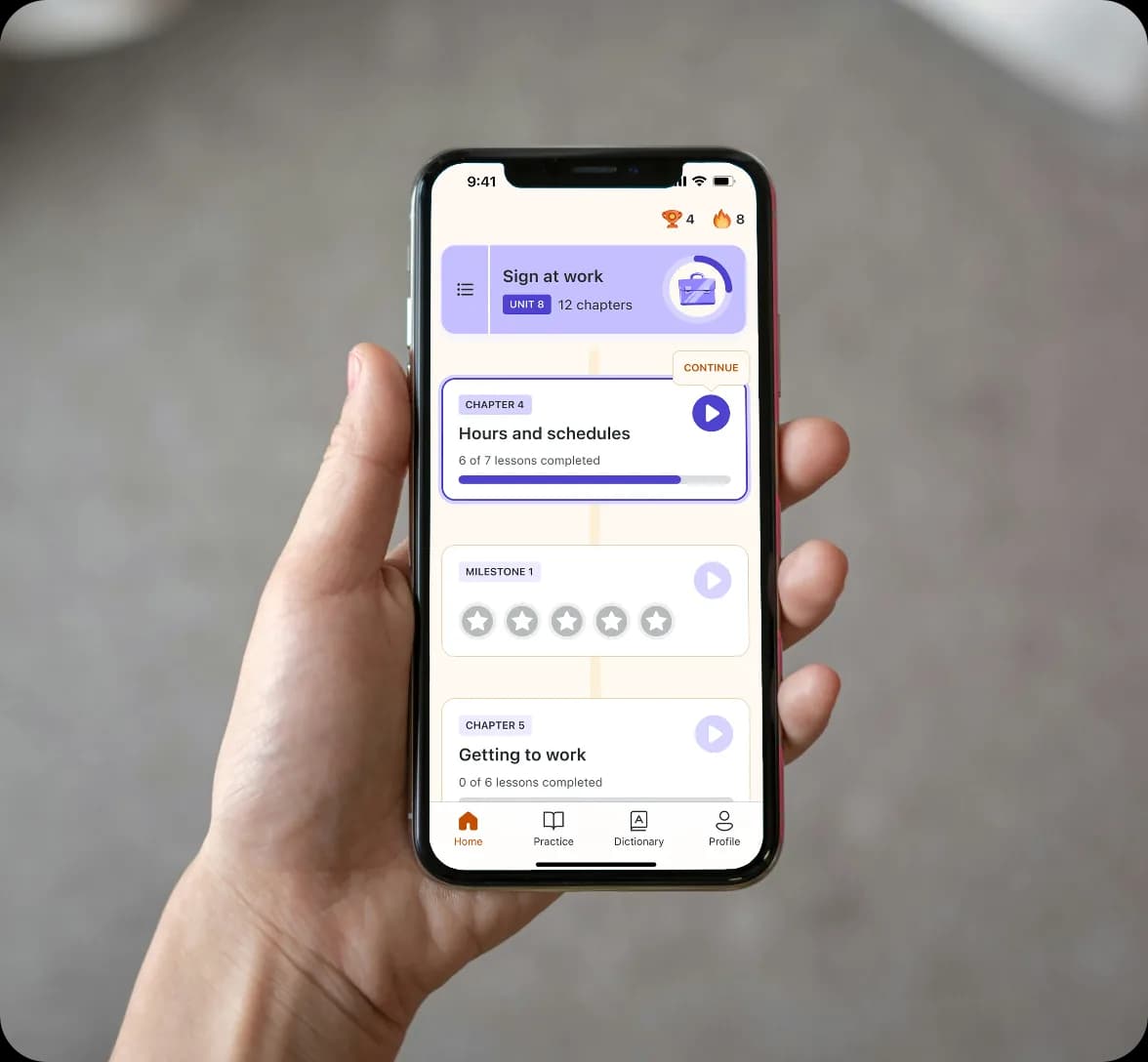 Hand hält ein Smartphone mit der Lingvano App